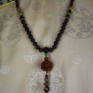Collier rudraksha | Jaspe & Agate | Artisanat féminin du Dolpa, Népal. Collier Rudraksha en perles de jaspe et agate brune des femmes tibétaines du Dolpa.