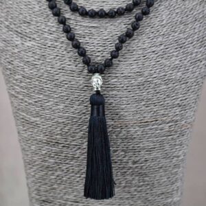 Mala japamala collier lave chapelet ou rosaire bouddhiste artisanat ethnique de l'Himalaya Tibet Chine