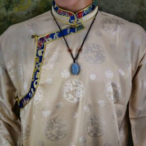 Pendentif jade représentant Guanyin bodhisatva Avalokitasvara. Artisanat du Tibet. Bijou d'Asie.