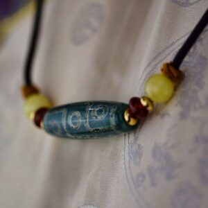 Pendentif chung dzi artisanat ethnique Tibet Chine