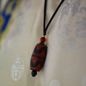 Pendentif chung dzi artisanat ethnique de l'Himalaya Tibet Chine