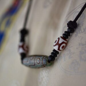 huam1124a Pendentif talisman amulette chung dzi artisanat ethnique tibétain Tibet Chine (2)