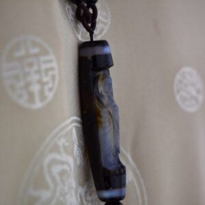Pendentif talisman amulette chung dzi Bouddha artisanat ethnique bouddhiste Tibet Chine