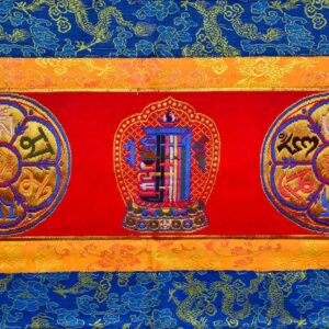Bannière kalachakra bouddhiste brocart de soie - Om mani padme. Artisanat tibétain du Népal. Décoration sacrée au style et ambiance de l'Himalaya.