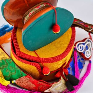 Damaru instrument de musique tibétain rituel bouddhiste. Artisanat de l'Himalaya. Bodnath Katmandou Népal