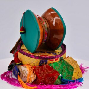 Damaru tibétain instrument de musique tibétain rituel bouddhiste. Artisanat de l'Himalaya. Bodnath Katmandou Népal