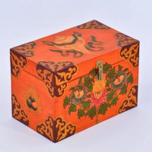 Boîte traditionnelle de décoration tibétaine | Décorée de la conque bouddhiste shankha dung-dkar. Découvrez notre boîte traditionnelle de décoration tibétaine, un objet de décoration d'intérieur en bois.