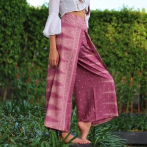 Pantalon ethnique asiatique. Mode hippie chic, boho et casual