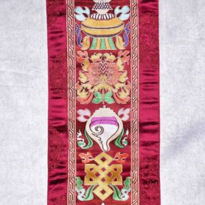 Bannière Tashi tagye bouddhiste brocart de soie, signes auspicieux. Artisanat tibétain Népal. Décoration au style et ambiance de l'Himalaya