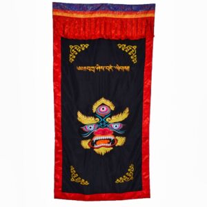 Tenture et rideau de porte tibétain, dhoka, Mahakala. Artisanat du Népal et de l'Himalaya. Décoration d'intérieur de maison et objet spirituel du bouddhisme tibétain.