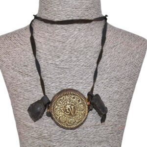Amulette Ghau tibétain, pendentif de protection. Autel de voyage bouddhiste. Reliquaire objet religieux bouddhiste - Art sacré du Tibet