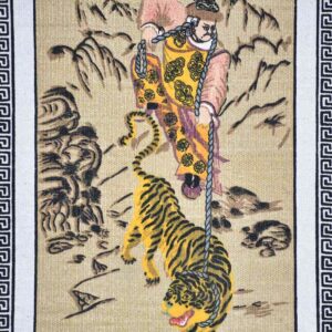 Tangka bouddhiste | Mongol conduisant un tigre | Peinture tibétaine sur toile. Tangka bouddhiste en toile de coton, imprimé d'un emblème que l'on retrouve souvent sur les murs des monastères Gelugpa.