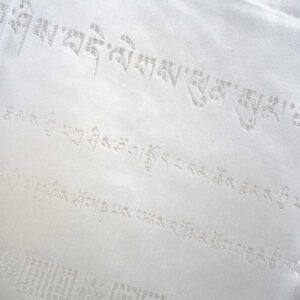Khadag ou khata bouddhiste en brocart de soie, rituel bouddhiste. Écharpe de félicité. Artisanat tibétain du Népal