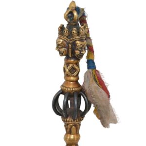 Phurba vajrakilaya dague rituelle bouddhiste. Autres noms du phurbu, purba, kila. Art premier himalayen, rituels et cérémonies tantriques tibétains. Art et antiquité de l'Himalaya.