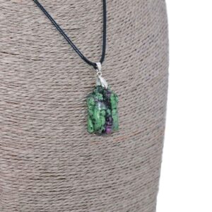 Pendentif Bouddha en Rubis Zoïsite Bijou Spirituel Népalais Unique et Protecteur. Boutique Zen Himalayan-eshop