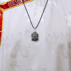 Népal pendentif labradorite Bouddha de la Boutique Zen Himalayan-eshop. Bijou artisanal népalais