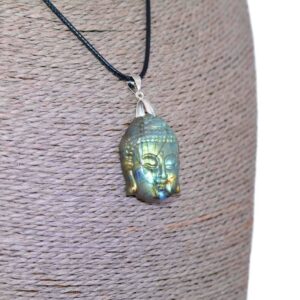 Pendentif Bouddha labradorite de la Boutique Zen Himalayan-eshop. Bijou artisanal népalais