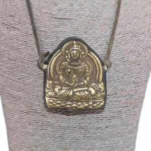 Ghau Tara Verte Reliquaire Bouddhiste en Bronze & Drapeaux de Prières. Boutique Zen Himalayan-eshop
