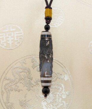 Pendentif Talisman Tibétain Dzi Ruyi Dieu de la Richesse – Bijou Sacré Himalayen - Boutique Zen Himalayan-eshop