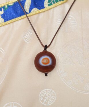 pendentif dzi œil de Shiva du Tibet. Boutique Zen himalayan-eshop. Artisanat ethnique