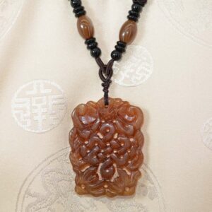 Pendentif Nœud Infini en Jade Sculpté - Symbole Bouddhiste Shrivatsa, Artisanat du Népal. Boutique Zen Himalayan-eshop