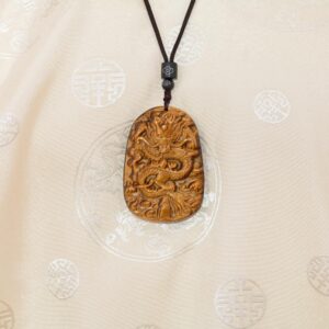 Pendentif Dragon en Œil de Tigre Sculpté - Bijou Mixte Artisanat Tibétain de Shigatsé. Boutique Zen himalayan-eshop