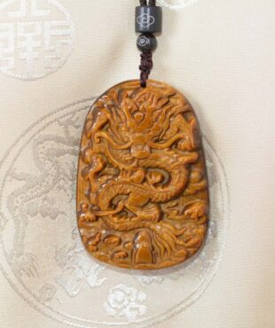 Pendentif Dragon en Œil de Tigre Sculpté - Bijou Mixte Artisanat Tibétain de Shigatsé. Boutique Zen himalayan-eshop