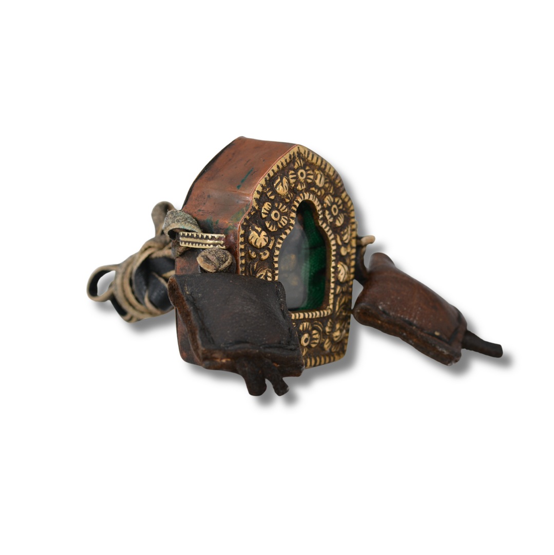 Amulette Ghau Bouddhiste Tibétaine – Reliquaire Ancien en Bronze & Cuivre | Bouddha Shakyamuni