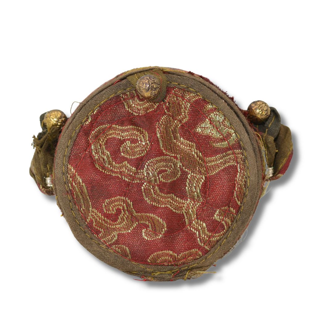 Ghau Tibétain Ancien en Cuivre & Bronze – Reliquaire Bouddhiste Vajradhara Tsa-Tsa & Mantra Om Mani Padme Hum