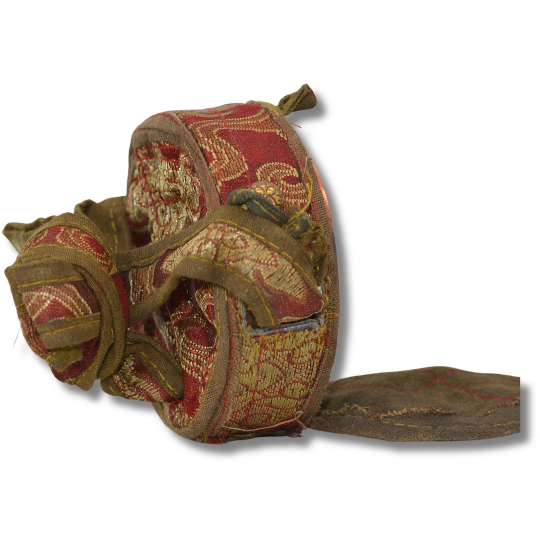 Ghau Tibétain Ancien en Cuivre & Bronze – Reliquaire Bouddhiste Vajradhara Tsa-Tsa & Mantra Om Mani Padme Hum