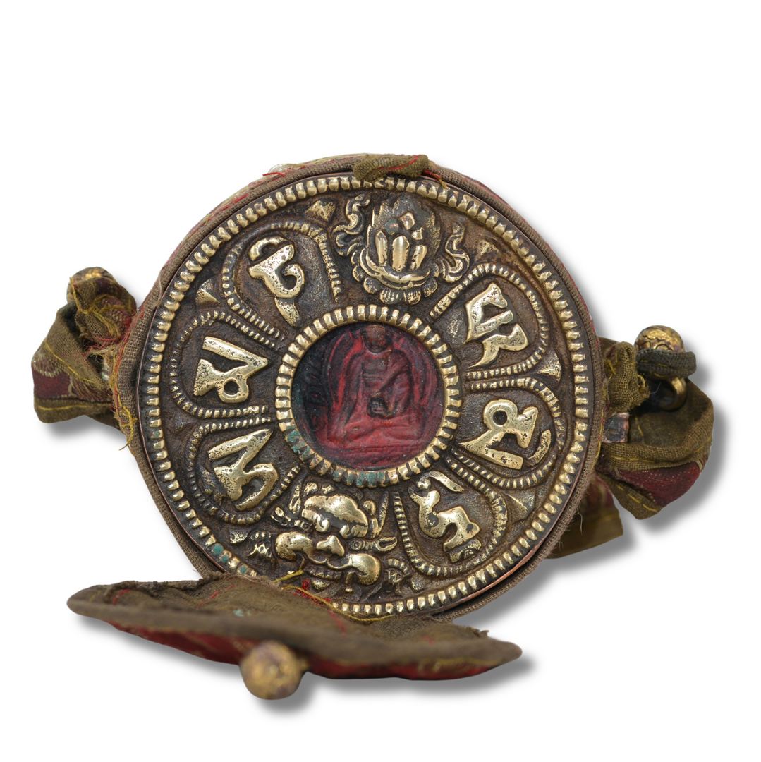 Ghau Tibétain Ancien Shakyamuni – Reliquaire Bouddhiste en Cuivre & Bronze Tsa-Tsa & Mantra Om Mani Padme Hum