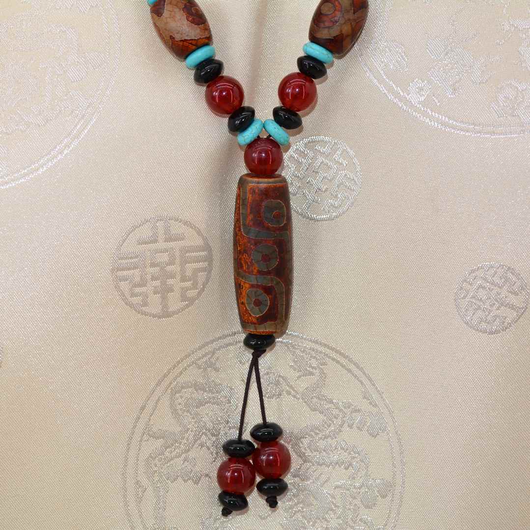 Collier Ethnique Tibétain Dzi 9 Yeux & Dzi 3 Yeux – Patine Antique Bijou Spirituel de l’Himalaya