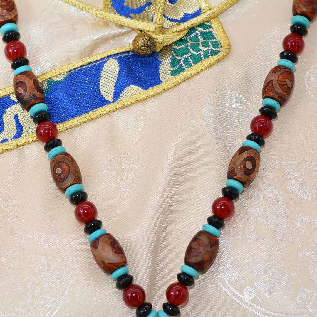 Collier Ethnique Tibétain Dzi 9 Yeux & Dzi 3 Yeux – Patine Antique Bijou Spirituel de l’Himalaya