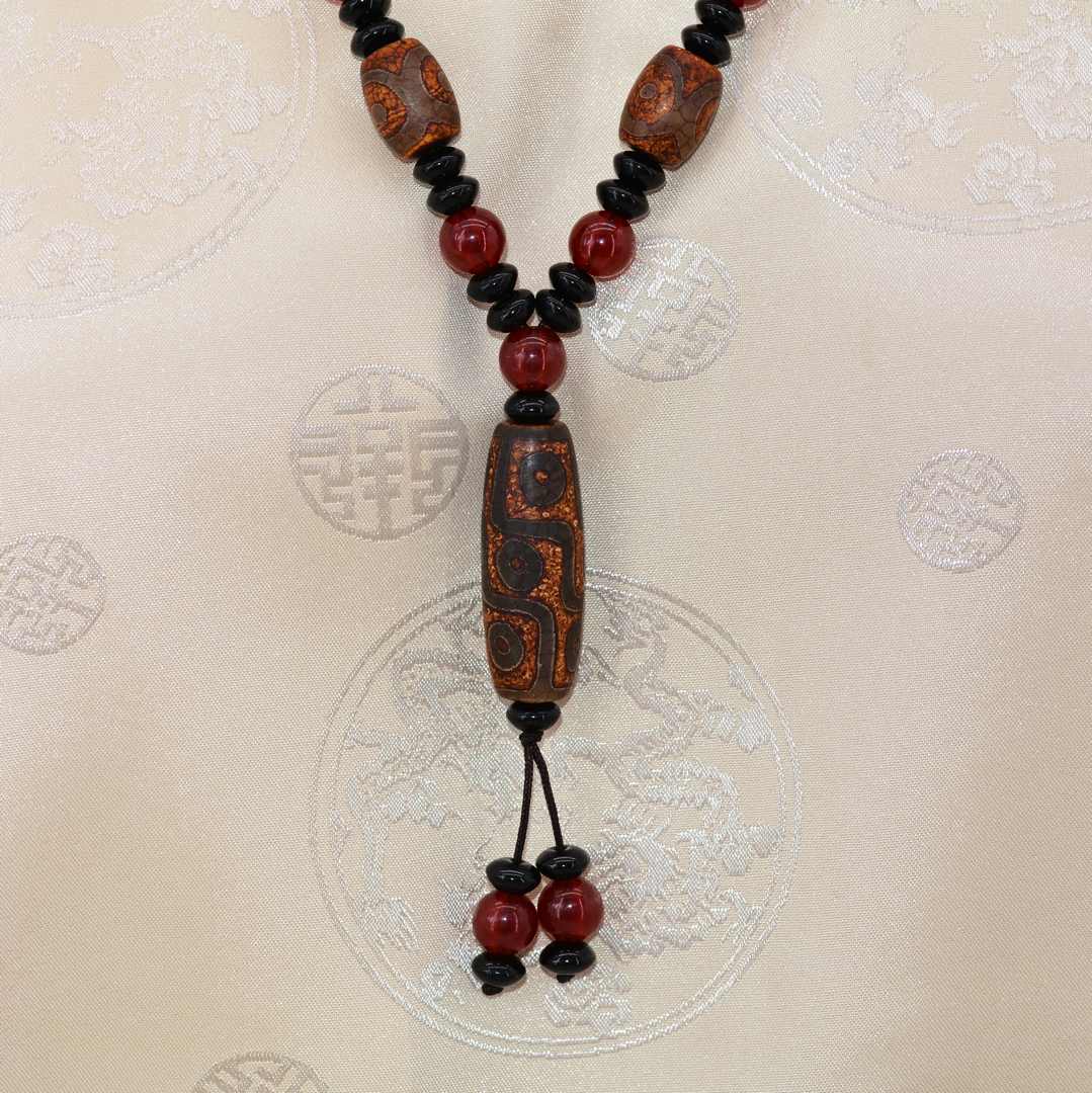 Collier Dzi Tibétain en Agate – 9 Yeux & Dzi 3 Yeux | Artisanat du Tibet – Bijou Spirituel Unique