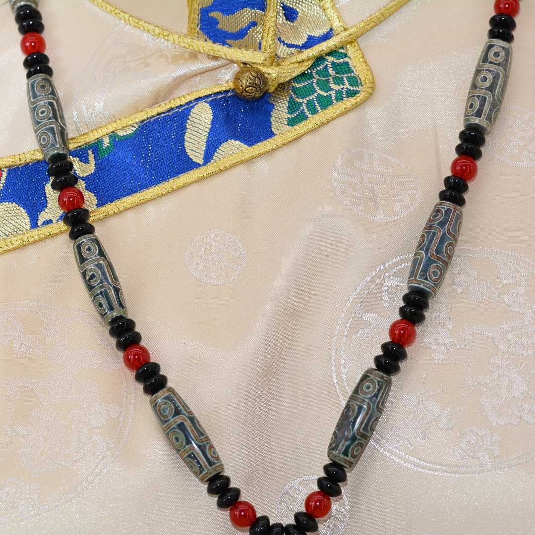 Collier Ethnique Tibétain Dzi en Agate – Modèle 9 Yeux Bijou Sacré du Tibet