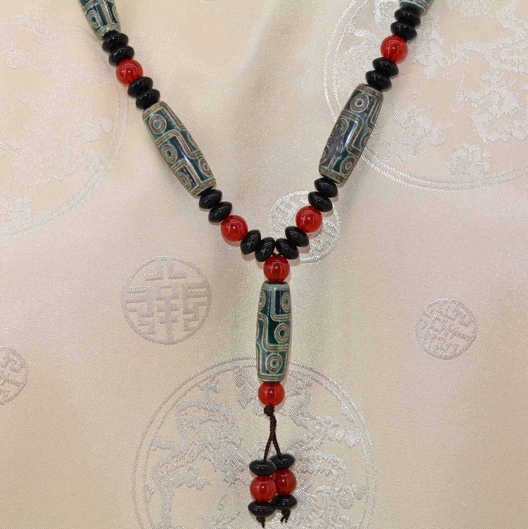 Collier Ethnique Tibétain Dzi en Agate – Modèle 9 Yeux Bijou Sacré du Tibet