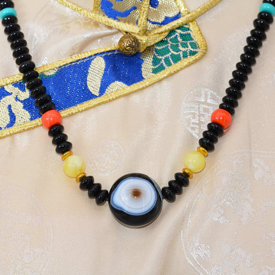 Collier Tibétain Dzi Œil de Shiva Agate Noire & Œil Concentrique Blanc – Bijou Spirituel de l’Himalaya