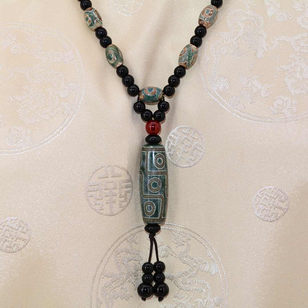 Collier Dzi en Agate Vert-Bleuté Perle Principale 9 Yeux & Dzi 3 Yeux – Artisanat Tibétain Authentique