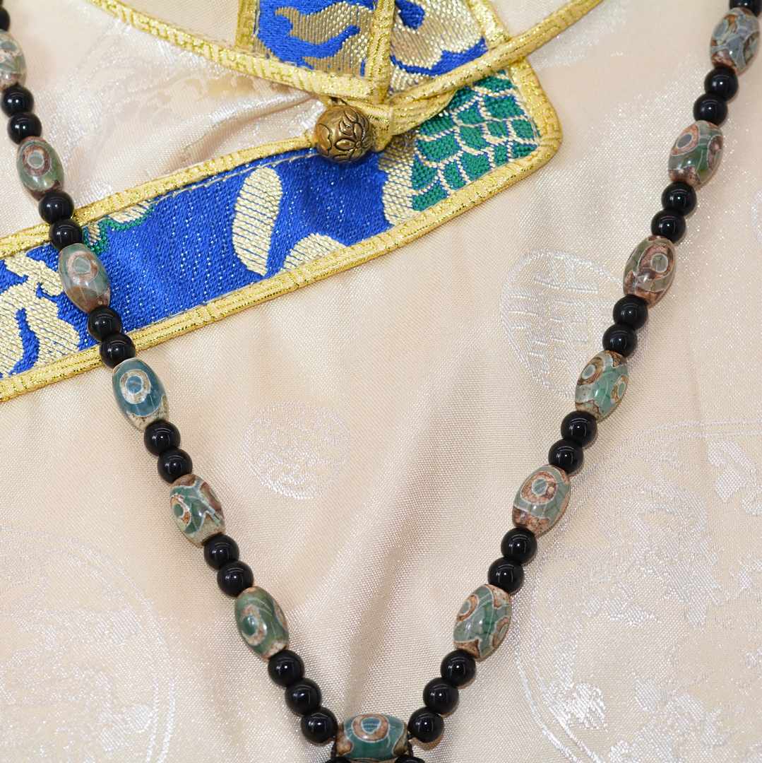 Collier Dzi en Agate Vert-Bleuté Perle Principale 9 Yeux & Dzi 3 Yeux – Artisanat Tibétain Authentique