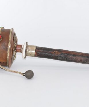 Moulin à Prières Bouddhiste du Népal – Cylindre Rituel du Dolpo 43 cm | Art Sacré & Mantras Tibétains